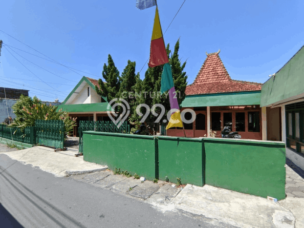 Rumah kawasan , Akses ke Fasilitas, 2 KM, Luas 955m2m² LB 300m2m² Rumah kawasan , Akses ke Fasilitas, 2 KM, Luas 955m2m² LB 300m2m²