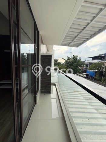 For Sale! Luxury House LT 200m2 Desain Modern di Green Lake City For Sale! Luxury House LT 200m2 Desain Modern di Green Lake City