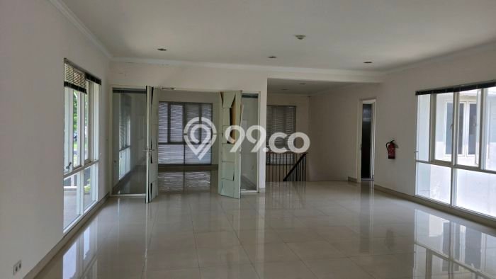 Ready to Use! Premium House LT 700m2 Desain Elegan di Citraland Ready to Use! Premium House LT 700m2 Desain Elegan di Citraland