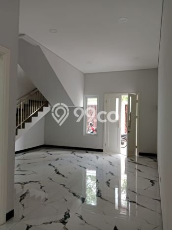 Rumah Elit Modern Tanpa Renovasi di Duri Kosambi Jakarta Barat Rumah Elit Modern Tanpa Renovasi di Duri Kosambi Jakarta Barat