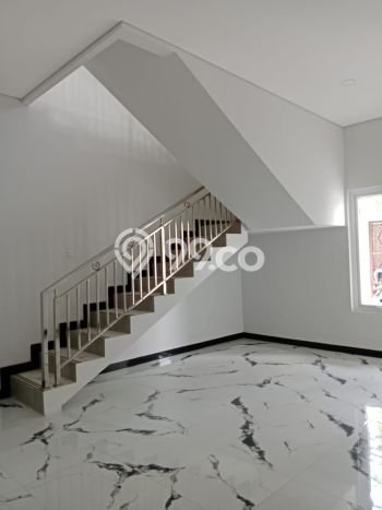 Rumah Elit Modern Tanpa Renovasi di Duri Kosambi Jakarta Barat Rumah Elit Modern Tanpa Renovasi di Duri Kosambi Jakarta Barat