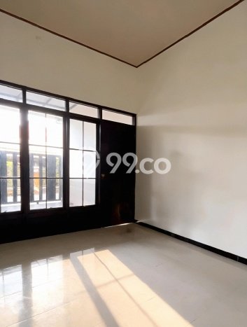 Rumah Luas Asri 7 KT Siap Pakai di Manyaran Semarang Rumah Luas Asri 7 KT Siap Pakai di Manyaran Semarang