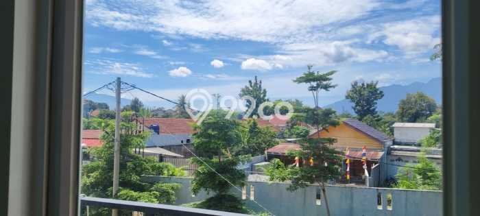 Rumah Luas Asri 3 KT Siap Pakai di Cibubur Depok Rumah Luas Asri 3 KT Siap Pakai di Cibubur Depok