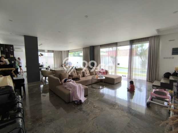 For Sale! Vila Kawasan , Area 400m2m², Posisi Premium For Sale! Vila Kawasan , Area 400m2m², Posisi Premium