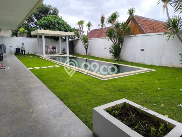 For Sale! Vila Kawasan , Area 400m2m², Posisi Premium For Sale! Vila Kawasan , Area 400m2m², Posisi Premium