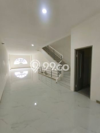 Ruko Dijual di Tangerang LT 85m2 & LB 214m2 Lokasi Terbaik! Ruko Dijual di Tangerang LT 85m2 & LB 214m2 Lokasi Terbaik!