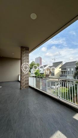 Rumah Mewah LB 375m2 Siap Huni Desain Elegan di BSD The Green, Tangerang Rumah Mewah LB 375m2 Siap Huni Desain Elegan di BSD The Green, Tangerang