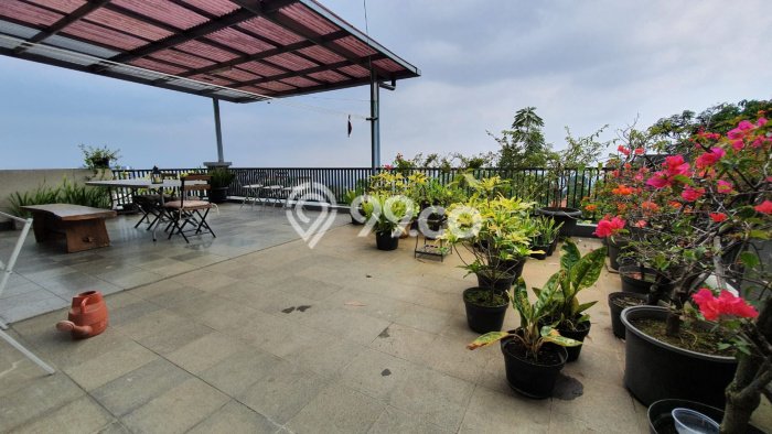 For Sale! Premium House LT 252m2 Desain Modern di Dago Pakar For Sale! Premium House LT 252m2 Desain Modern di Dago Pakar