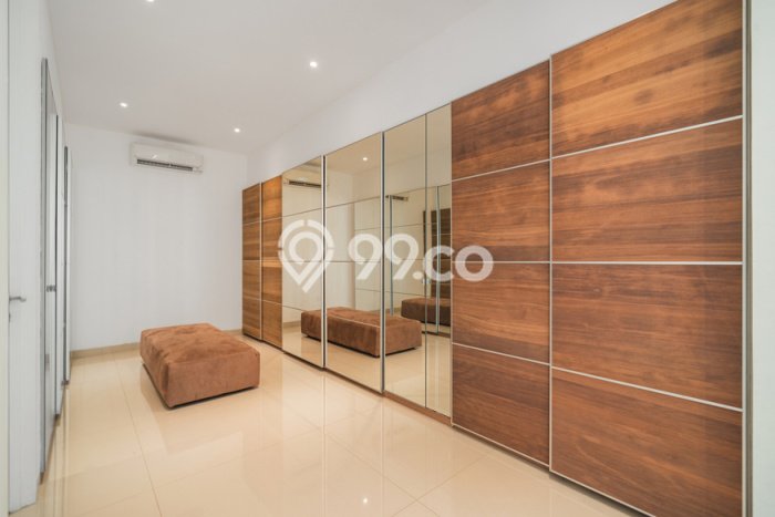 LOKASI TERBAIK! Vila di , Area 570m2m², Lingkungan Tenang dan aman LOKASI TERBAIK! Vila di , Area 570m2m², Lingkungan Tenang dan aman