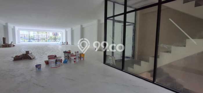 Disewakan Ruko di Kawasan Ramai Seminyak Luas 350m2 Disewakan Ruko di Kawasan Ramai Seminyak Luas 350m2