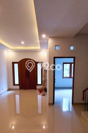 Rumah Nyaman di Caturtunggal, Yogyakarta, Luas 111m² Bangunan 165m² Rumah Nyaman di Caturtunggal, Yogyakarta, Luas 111m² Bangunan 165m²