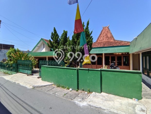 Rumah Nyaman di Caturtunggal, 2 KM, Area Strategis, Luas 955m² LB 300m² Rumah Nyaman di Caturtunggal, 2 KM, Area Strategis, Luas 955m² LB 300m²