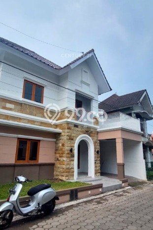 Rumah Nyaman di Caturtunggal, Yogyakarta, Luas 111m² Bangunan 165m² Rumah Nyaman di Caturtunggal, Yogyakarta, Luas 111m² Bangunan 165m²