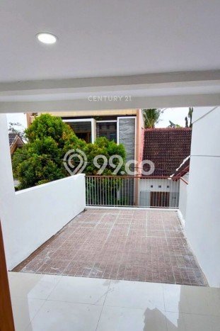 Rumah Nyaman di Caturtunggal, Yogyakarta, Luas 111m² Bangunan 165m² Rumah Nyaman di Caturtunggal, Yogyakarta, Luas 111m² Bangunan 165m²