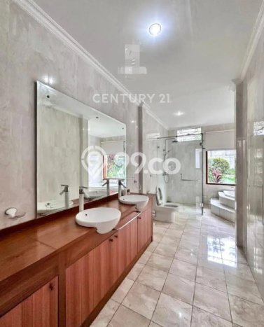Rumah Bagus Disewakan di Kemang, Jakarta Selatan LT 1146m2, LB 600m2 Rumah Bagus Disewakan di Kemang, Jakarta Selatan LT 1146m2, LB 600m2