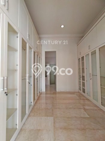 Rumah Kondisi Baik Disewakan di Kemang, Jakarta Selatan LT 600m2, LB 800m2 Rumah Kondisi Baik Disewakan di Kemang, Jakarta Selatan LT 600m2, LB 800m2