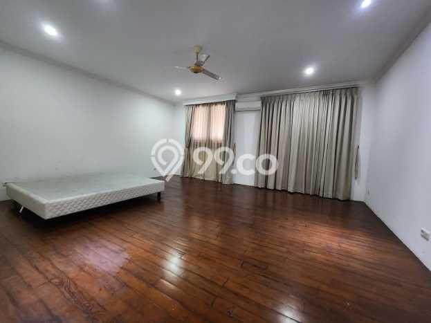 Rumah 5 Kamar Siap Huni Disewakan di Kebayoran Baru Harga Kompetitif Rumah 5 Kamar Siap Huni Disewakan di Kebayoran Baru Harga Kompetitif