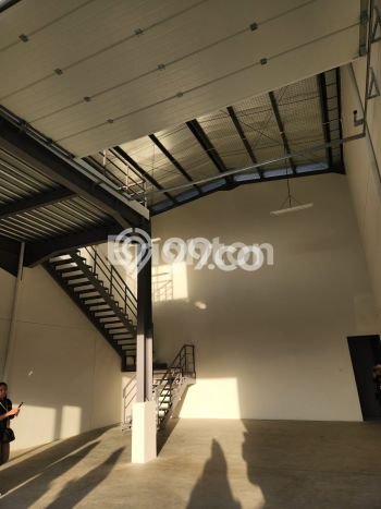 Dijual! Gudang di BSD Tangerang LT 180m2 / LB 105m2 Kawasan Strategis Dijual! Gudang di BSD Tangerang LT 180m2 / LB 105m2 Kawasan Strategis
