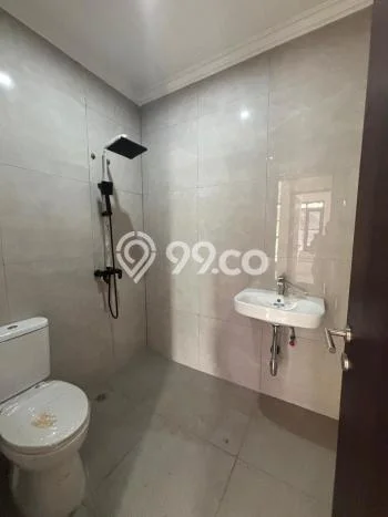 For Sale Hunian Rumah Terawat 3 Kamar di Lippo Karawaci, Tangerang For Sale Hunian Rumah Terawat 3 Kamar di Lippo Karawaci, Tangerang