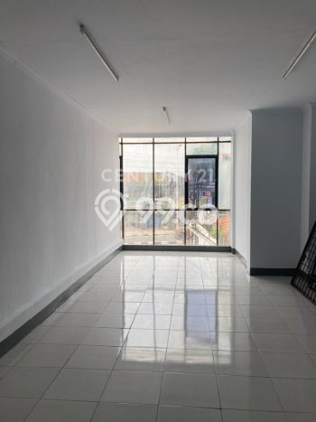 Ruko Disewa di Kramat Jati, Jakarta Timur, LT 200m2 / LB 100m2 Ruko Disewa di Kramat Jati, Jakarta Timur, LT 200m2 / LB 100m2