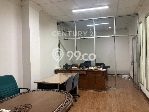 Kantor Disewakan di Area Ramai Tebet, Jakarta Selatan Kantor Disewakan di Area Ramai Tebet, Jakarta Selatan