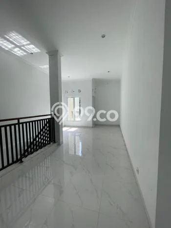 Disewakan! Rumah 4 Kamar Tidur &
4 Kamar Mandi di Bintaro, Tangerang Selatan Disewakan! Rumah 4 Kamar Tidur &
4 Kamar Mandi di Bintaro, Tangerang Selatan