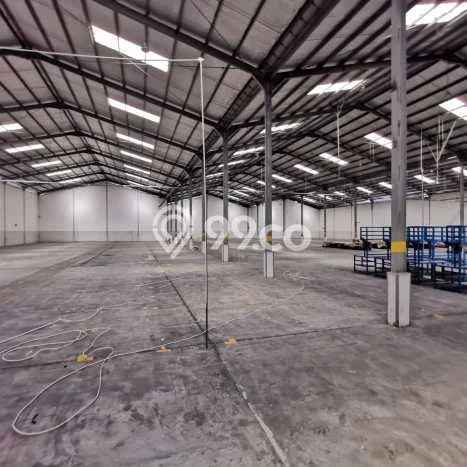 LOKASI PREMIUM! Gudang di Narogong, Luas 3600m², Lokasi Komersial LOKASI PREMIUM! Gudang di Narogong, Luas 3600m², Lokasi Komersial