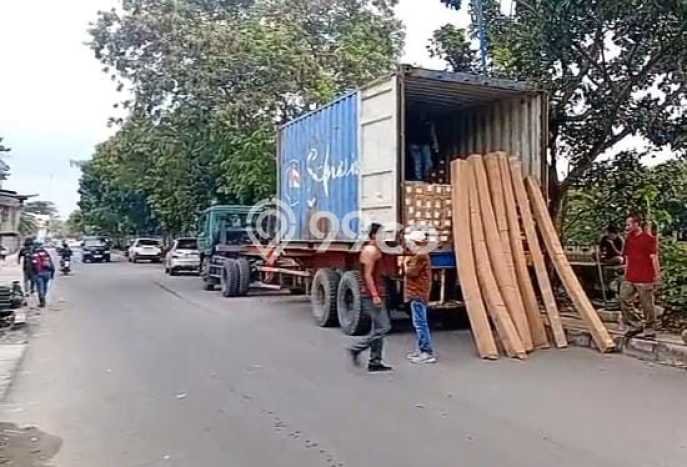 Unit Gudang Dijual di Jakarta Utara LT 1260m2 & LB 1260m2 Unit Gudang Dijual di Jakarta Utara LT 1260m2 & LB 1260m2