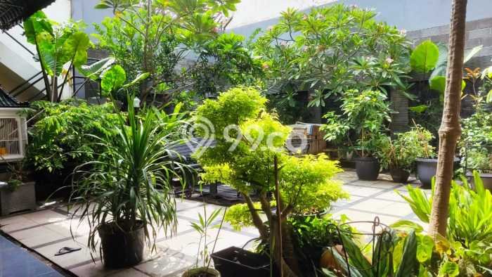 Jual Rumah Mewah Megah Dengan View Eksklusif di Medokan Ayu, Surabaya Jual Rumah Mewah Megah Dengan View Eksklusif di Medokan Ayu, Surabaya