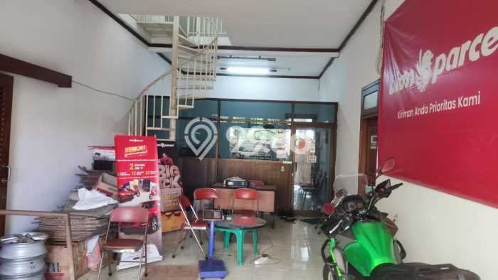 Jual Rumah Mewah Megah Dengan View Eksklusif di Medokan Ayu, Surabaya Jual Rumah Mewah Megah Dengan View Eksklusif di Medokan Ayu, Surabaya