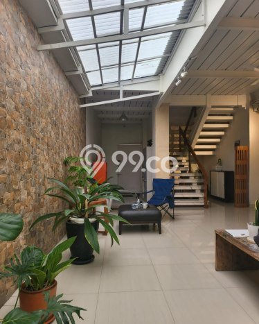 Rumah Elit Modern Tanpa Renovasi di Gatot Subroto Bandung Rumah Elit Modern Tanpa Renovasi di Gatot Subroto Bandung