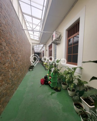Rumah Elit Modern Tanpa Renovasi di Gatot Subroto Bandung Rumah Elit Modern Tanpa Renovasi di Gatot Subroto Bandung
