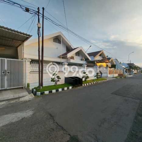 Rumah Elit Modern Siap Huni di Surabaya Kota Surabaya Rumah Elit Modern Siap Huni di Surabaya Kota Surabaya