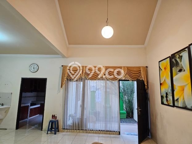 Rumah Strategis Modern Lb 200m2 di Tambaksari, Surabaya Rumah Strategis Modern Lb 200m2 di Tambaksari, Surabaya