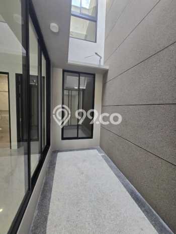 Rumah Modern Minimalis 4 Kamar Siap Huni di Rungkut Rumah Modern Minimalis 4 Kamar Siap Huni di Rungkut