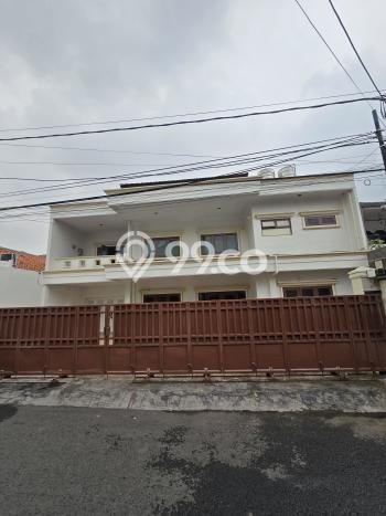 Siap Huni Rumah Mewah 6 Kamar di Tebet Dekat ke Mana Pun Siap Huni Rumah Mewah 6 Kamar di Tebet Dekat ke Mana Pun