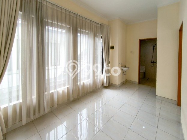 Dijual Hunian Rumah Terawat 3 Kamar di Bintaro, Tangerang Selatan Dijual Hunian Rumah Terawat 3 Kamar di Bintaro, Tangerang Selatan