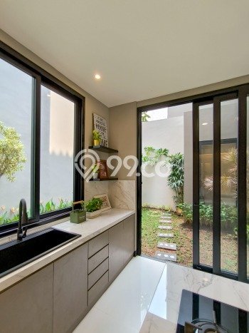 Rumah Elit Modern Tanpa Renovasi di BSD City Tangerang Rumah Elit Modern Tanpa Renovasi di BSD City Tangerang