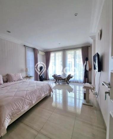 Hunian Mewah LB 350m2 Siap Huni Desain Elegan di Bintaro, Tangerang Selatan Hunian Mewah LB 350m2 Siap Huni Desain Elegan di Bintaro, Tangerang Selatan