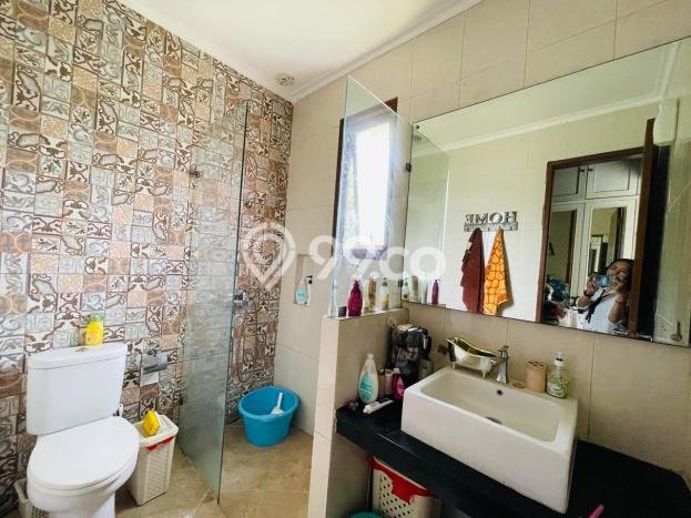 Hunian Elit LB 300m2 Siap Pakai Desain Elegan di Bintaro, Tangerang Selatan Hunian Elit LB 300m2 Siap Pakai Desain Elegan di Bintaro, Tangerang Selatan