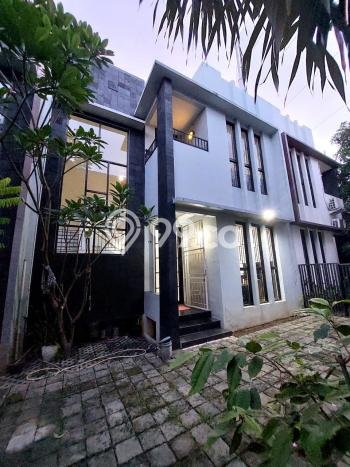 Ready to Use! Luxury House LT 105m2 Desain Elegan di Lebak Bulus Ready to Use! Luxury House LT 105m2 Desain Elegan di Lebak Bulus