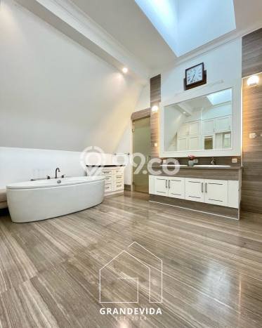 Rumah Mewah Dijual LT 320m2 di Kebayoran Baru, Jakarta Selatan Rumah Mewah Dijual LT 320m2 di Kebayoran Baru, Jakarta Selatan