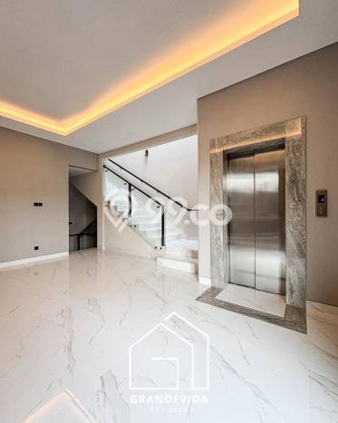 Hunian Mewah LB 500m2 Siap Pakai Desain Elegan di Lebak Bulus, Jakarta Selatan Hunian Mewah LB 500m2 Siap Pakai Desain Elegan di Lebak Bulus, Jakarta Selatan