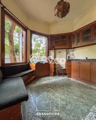 Rumah Mewah LB 800m2 Siap Pakai Desain Elegan di Kuningan, Jakarta Selatan Rumah Mewah LB 800m2 Siap Pakai Desain Elegan di Kuningan, Jakarta Selatan