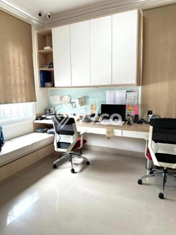 Siap Huni Hunian Elit 5 Kamar di BSD Dekat ke Mana Pun Siap Huni Hunian Elit 5 Kamar di BSD Dekat ke Mana Pun