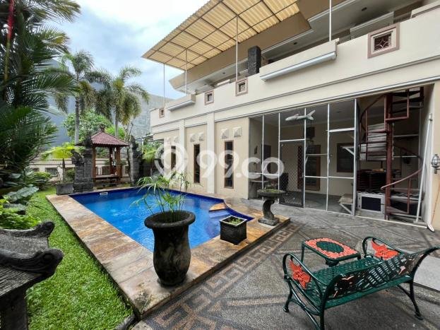 Rumah Luxury Modern Tanpa Renovasi di Citraland Surabaya Rumah Luxury Modern Tanpa Renovasi di Citraland Surabaya