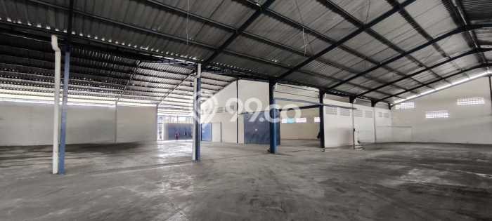 Area Ramai! Gudang Dijual di Narogong untuk Bisnis Luas Bangunan 3661m2 Area Ramai! Gudang Dijual di Narogong untuk Bisnis Luas Bangunan 3661m2