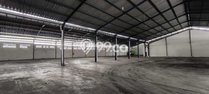 Area Ramai! Gudang Dijual di Narogong untuk Bisnis Luas Bangunan 3661m2 Area Ramai! Gudang Dijual di Narogong untuk Bisnis Luas Bangunan 3661m2