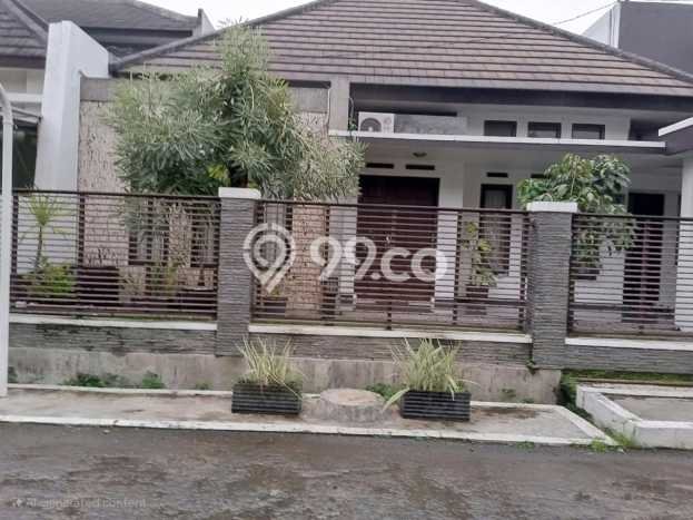 Hunian Cantik Modern Lb 180m2 di Arcamanik, Bandung Hunian Cantik Modern Lb 180m2 di Arcamanik, Bandung