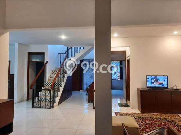 FEATURED! Rumah Asri di Antapani, Luas 180m2m² Bangunan 240m2m² FEATURED! Rumah Asri di Antapani, Luas 180m2m² Bangunan 240m2m²